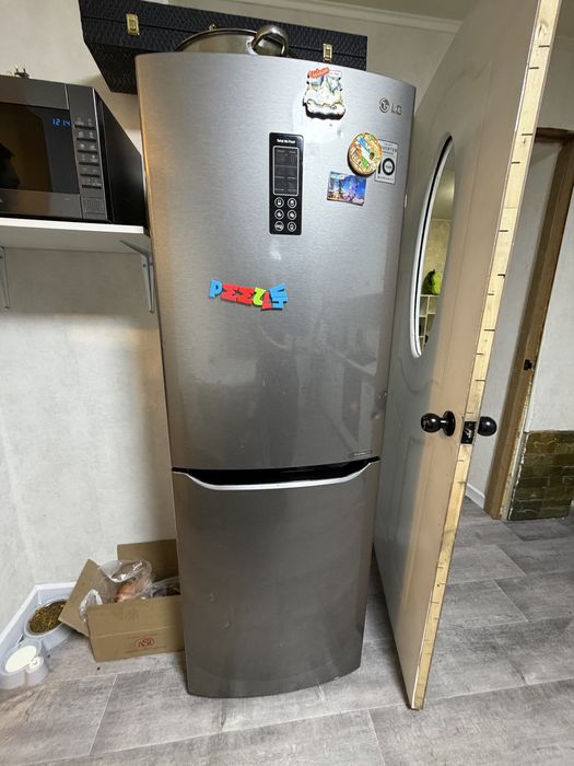 Холодильник LG в хорошем состоянии