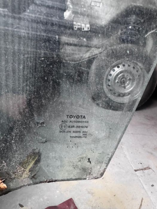 Тойота 75 алдыңғы стекло