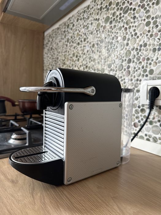 Espressor Nespresso Pixie by DeLonghi