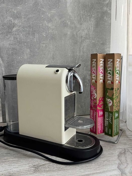 Aparat de cafea Nespresso by DeLonghi