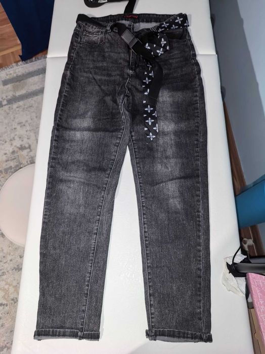 Продам женские джинсы