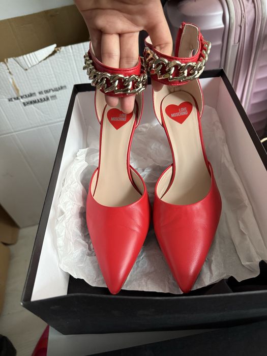 Love Moschino червени токчета