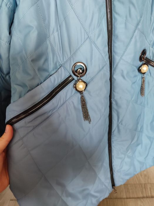 Продам куртку осень весна