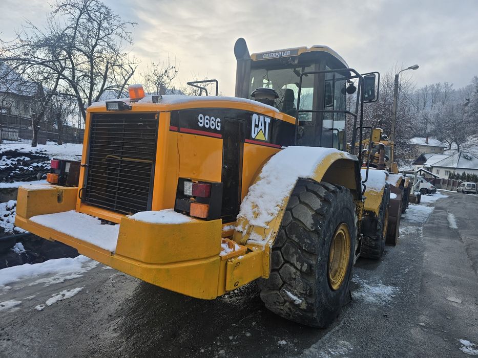 Încarcator frontal CAT 966 G închiriez