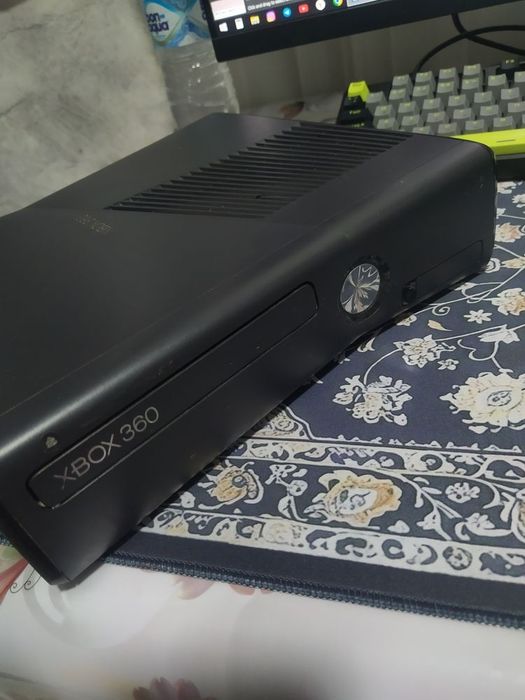 Игровая приставка Xbox 360