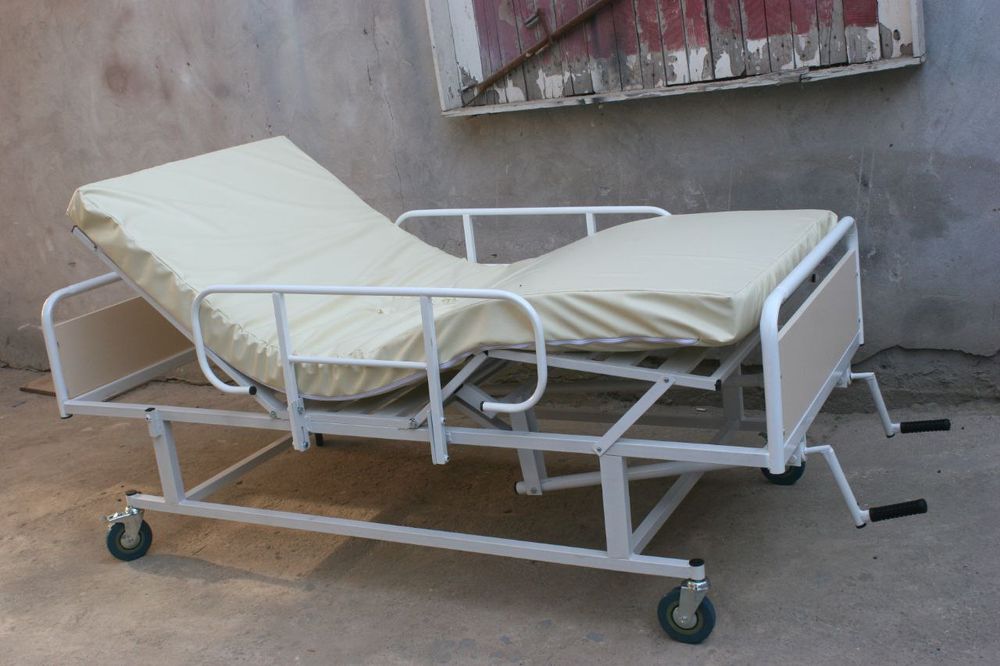 Медицинская кровать