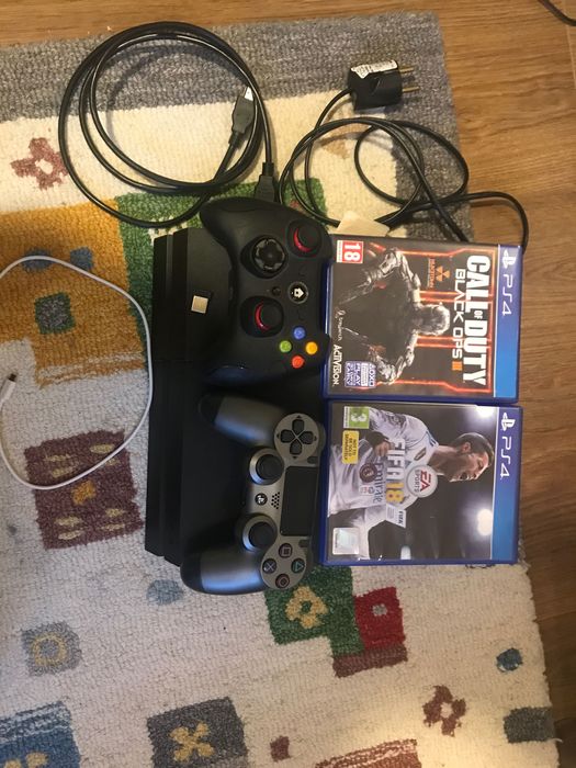 PlayStation 4 спешно се продава с две игри и два контролера