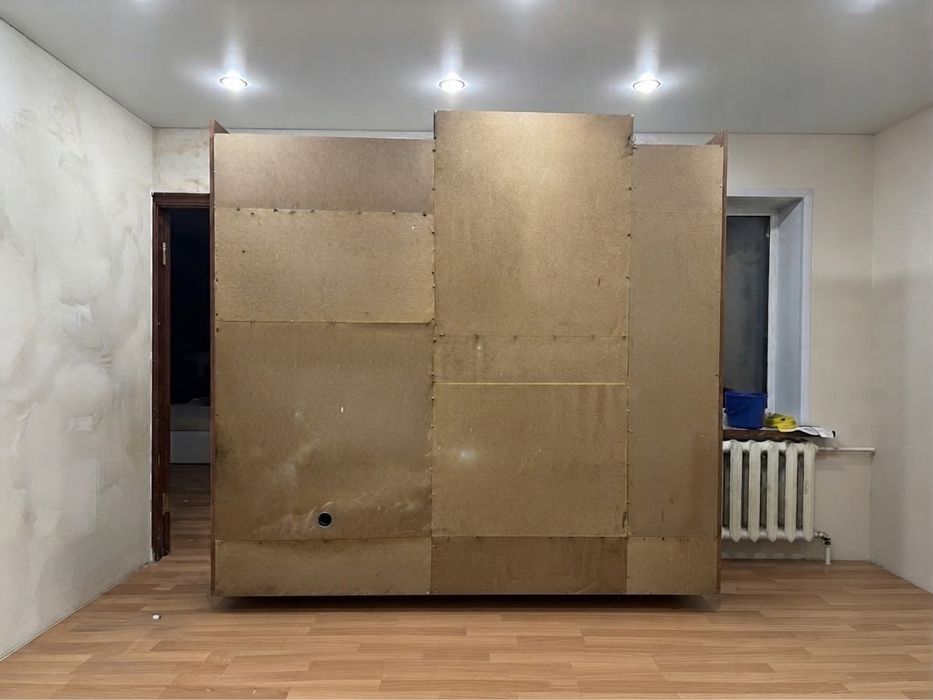 Продам мебельный гарнитур сервант