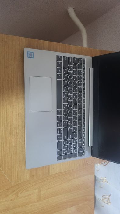 Продается ноутбук Lenovo ideapad 330s-15ikb