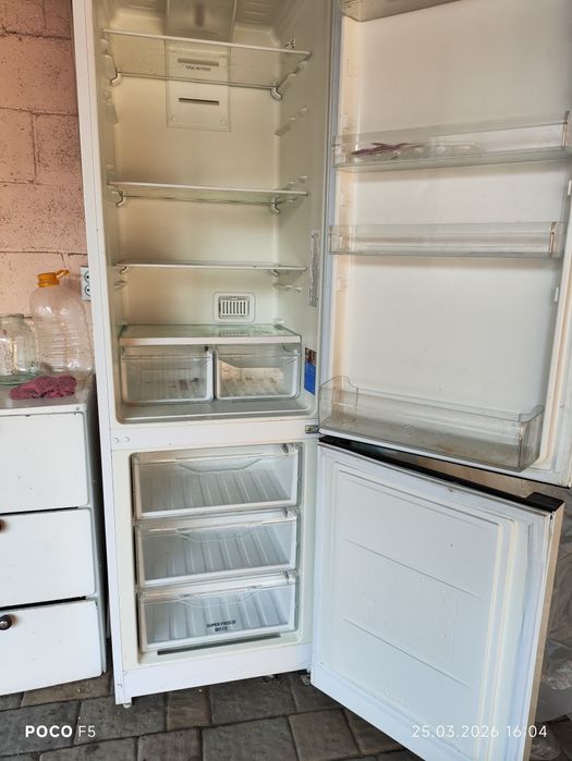 Холодильник Indesit DF5200W