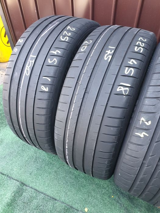 225.45.18 2x Michelin 2x Threea