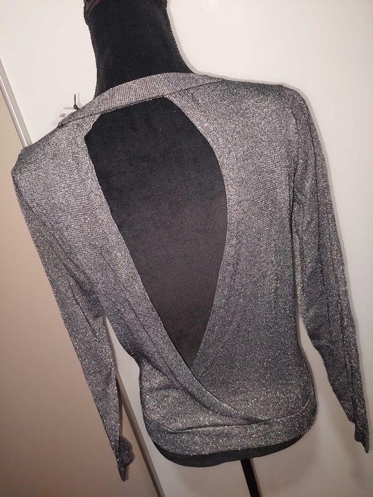 Bluză argintie strălucitoare, nouă, cu spatele gol