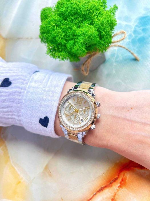 Ceas damă Model 7- Nou în cutie - Cadoul Perfect