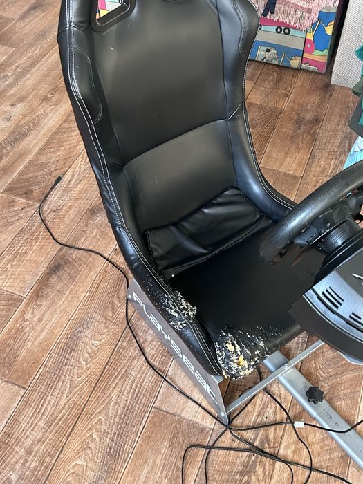 Продам игровое кресло руль playseat