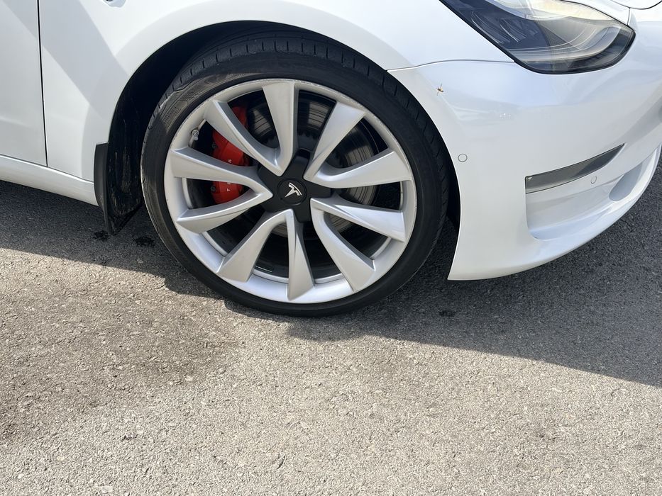 Tesla Model 3 Performance