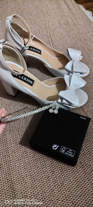 Vând pantofi de mireasa