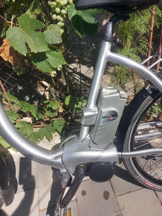 Bicicleta electrica  din alüminiu 8 viteze   incarcator