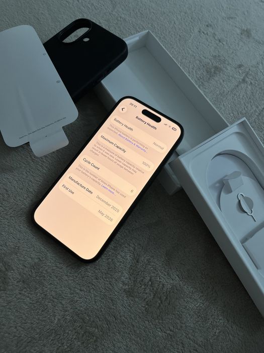Iphone 16 Black 128 GB, 6 cicluri incarcare , are husa si folie