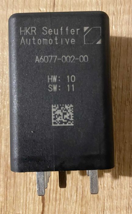 Releu VAG bujii 527 cod 04L907282B