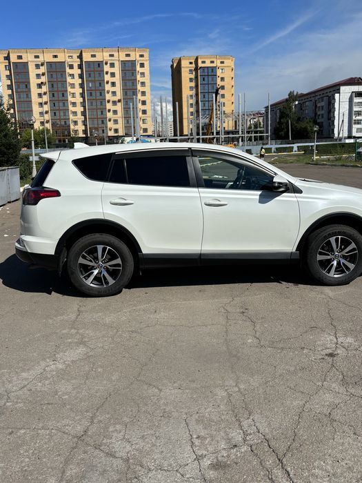 Продам Toyota Rav4 2017 года