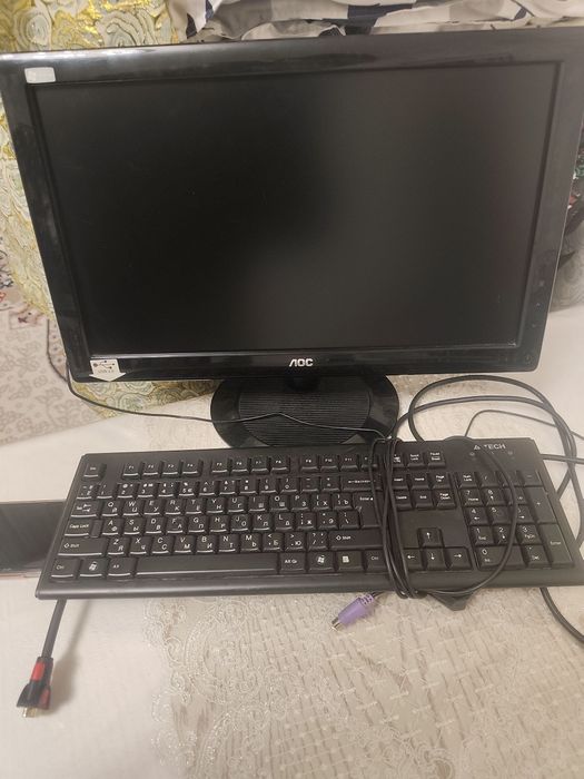 Kompyuter toʻplami sotiladi.