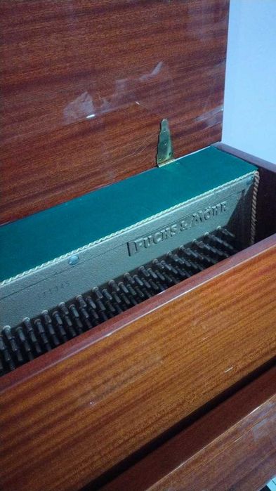 Fortopiano / pianino (Fuchs мо́не) Germanskiy