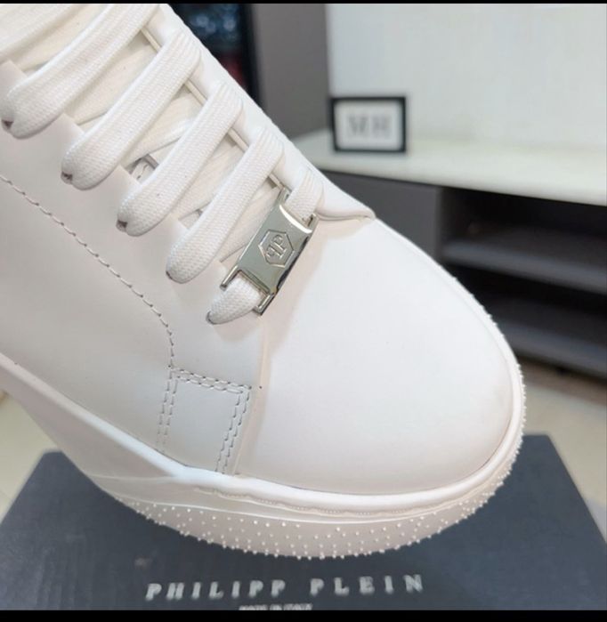 Model •PHILIPP PLEIN Godzilla Runner •MARIME •42