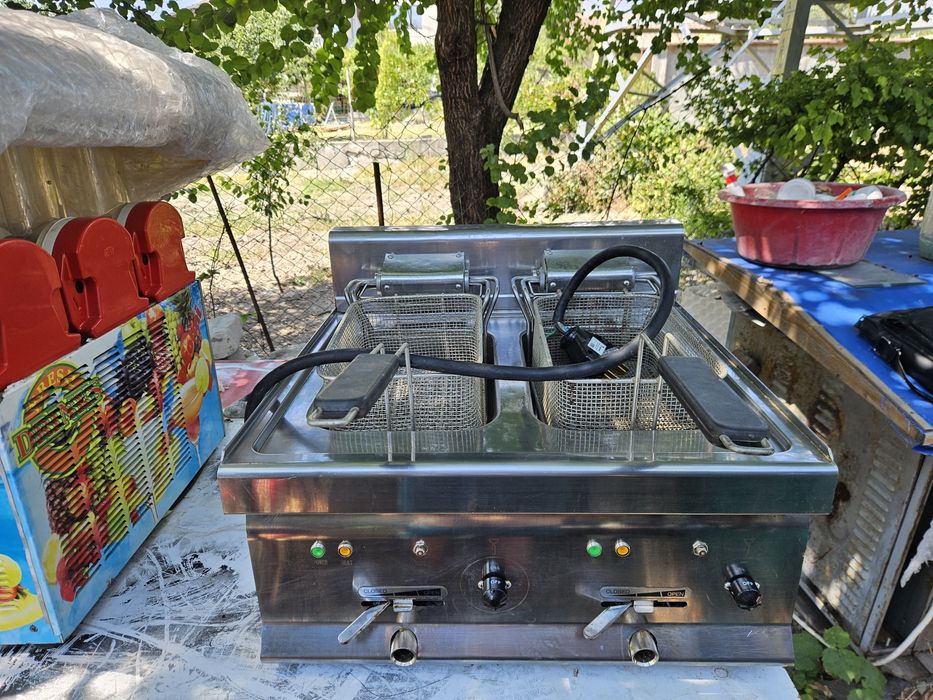 Фритюрник Специално за пържене на Риба и Картофи Професионален Трифазен 15kw.  МОЩЕН 2х10 литра със кранчета за източване Германия Цена 450 Евро