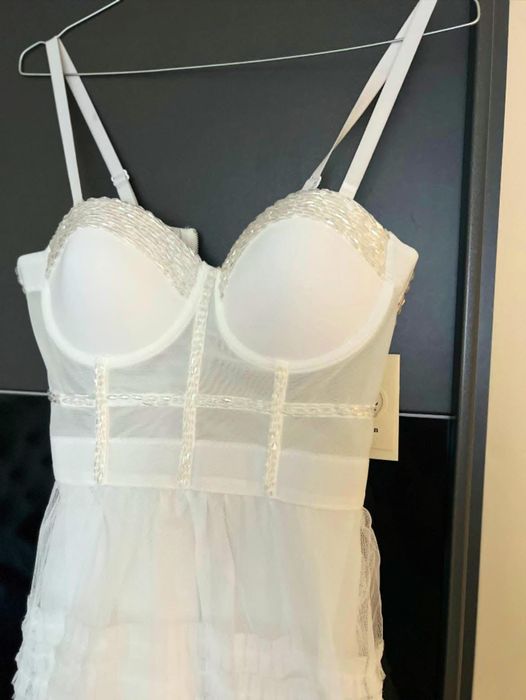 С ЕТИКЕТ! Бяла елегантна рокля