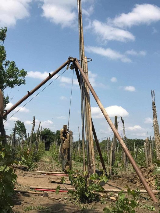 Execut foraje puturi de mica și mare adâncime