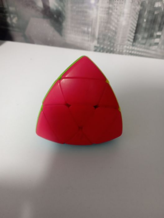 Продам вот такой странный кубик рубик