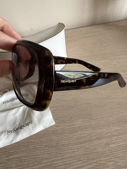 Солнцезащитные очки YSL