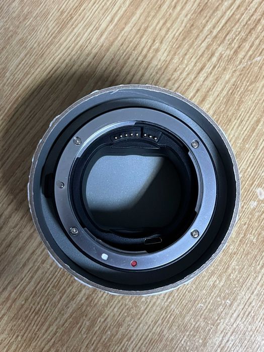 URTH electronic-adaptor EF-Z mount