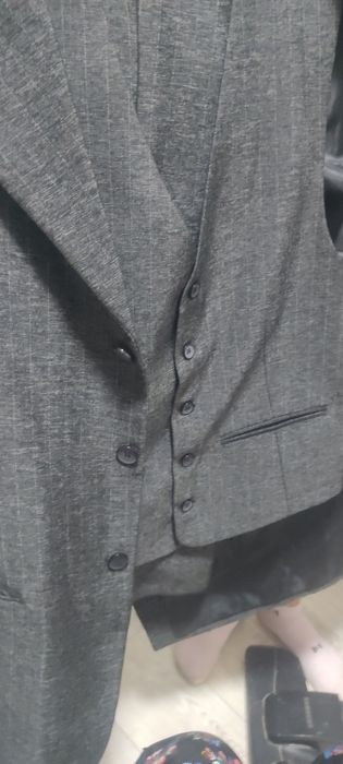 Продам костюм тройка.