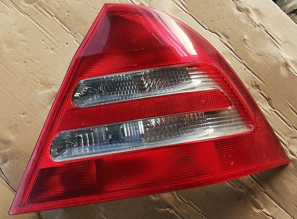 Tripla stop dreapta  mercedes c class c200 c220 W 203 berlina