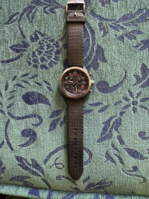 Часовник Pirelli Pzero racing