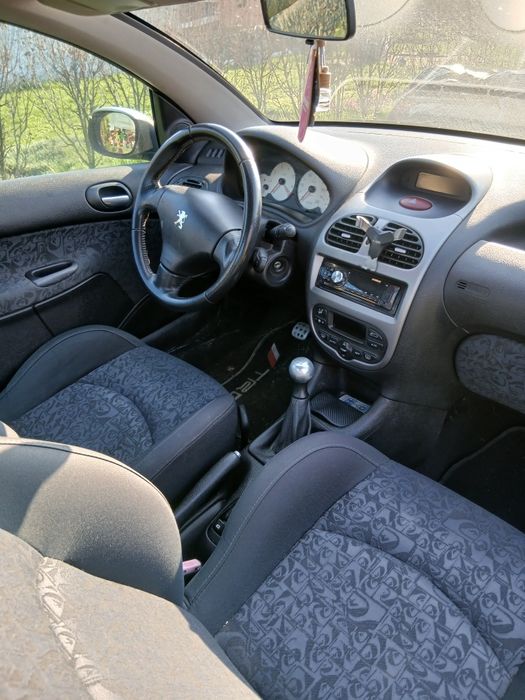 Vând masină Peugeot 206