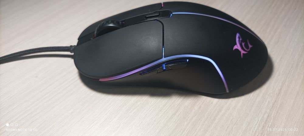 Черна жична мишка на white shark