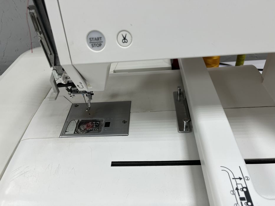 Продам вышивальную машину Janome