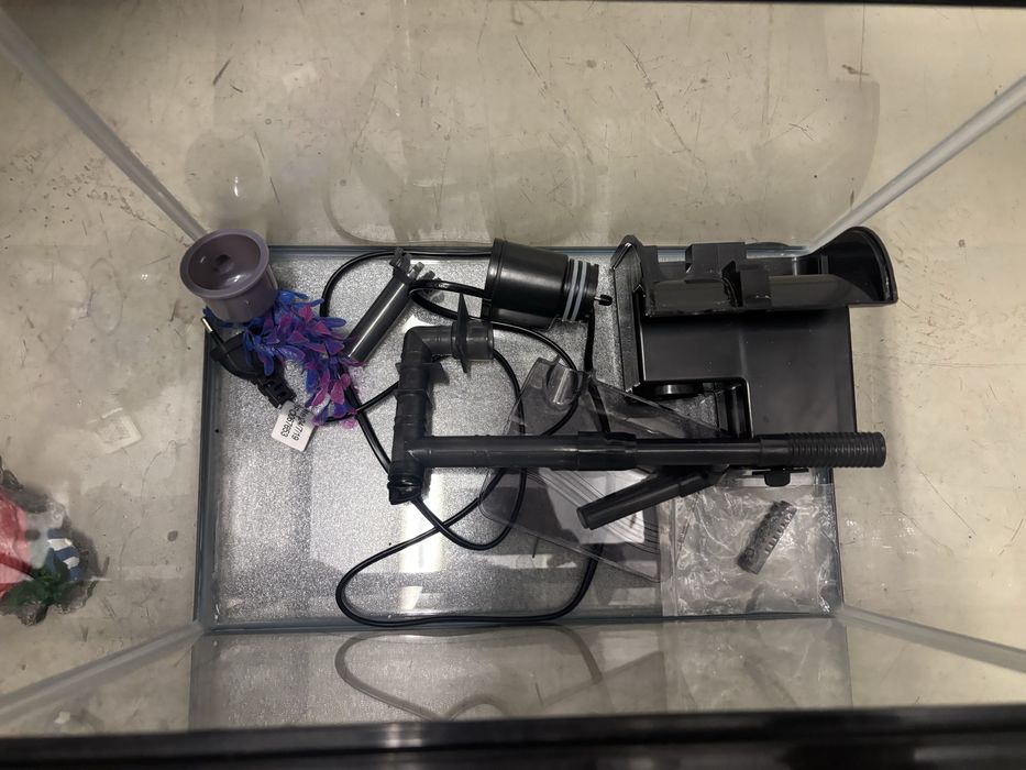 Acvariu 21l, accesorii si aspirator