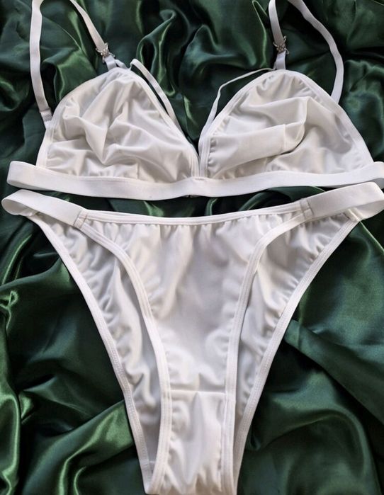 Costum baie nou , nici măcar probat