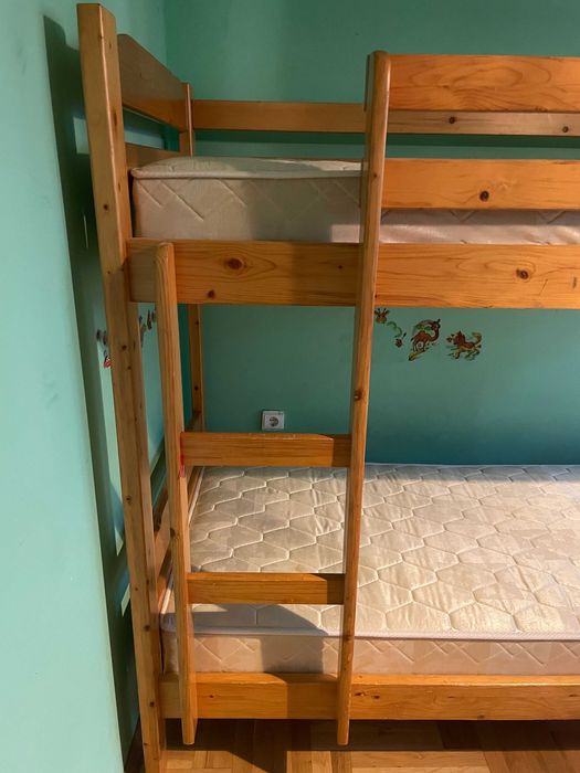 РЕЗЕРВИРАНО - Двуетажно дървено легло заедно с двата матрака