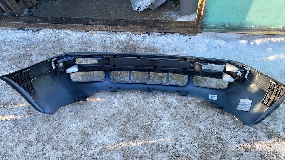 Передний бампер на Audi 80 B4
