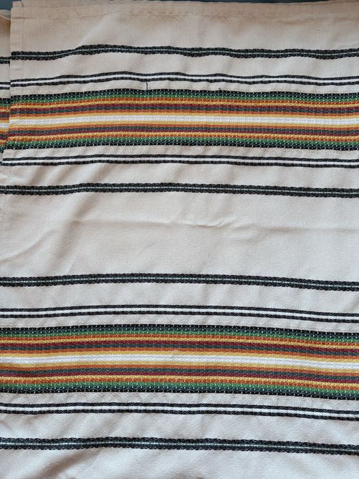 Продавам битови покривки, карета, и пантофки