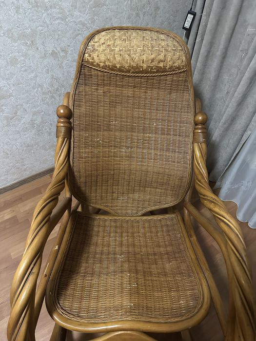 Продам аресло качалку ротанг