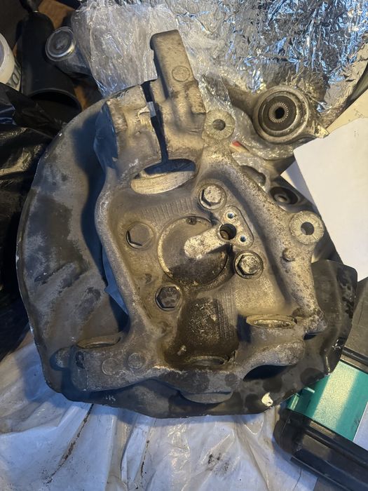 Цапфа (ступица) поворотный кулак на бмв е39 BMW e39