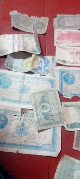 De vânzare bani vechi și timbri