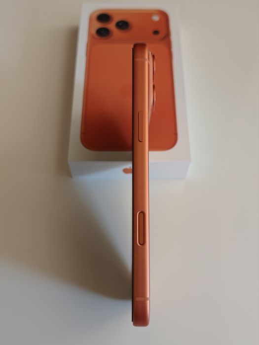 Продавам Apple iPhone 17 Pro Max 256GB Cosmic Orange