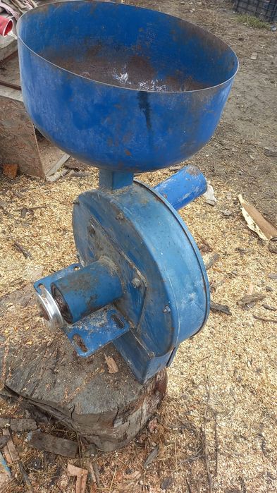 Moara porumb și grane