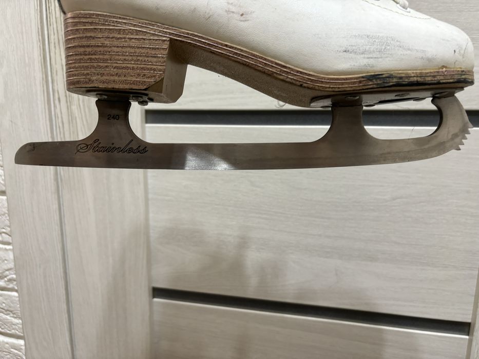 Коньки фигурные Head